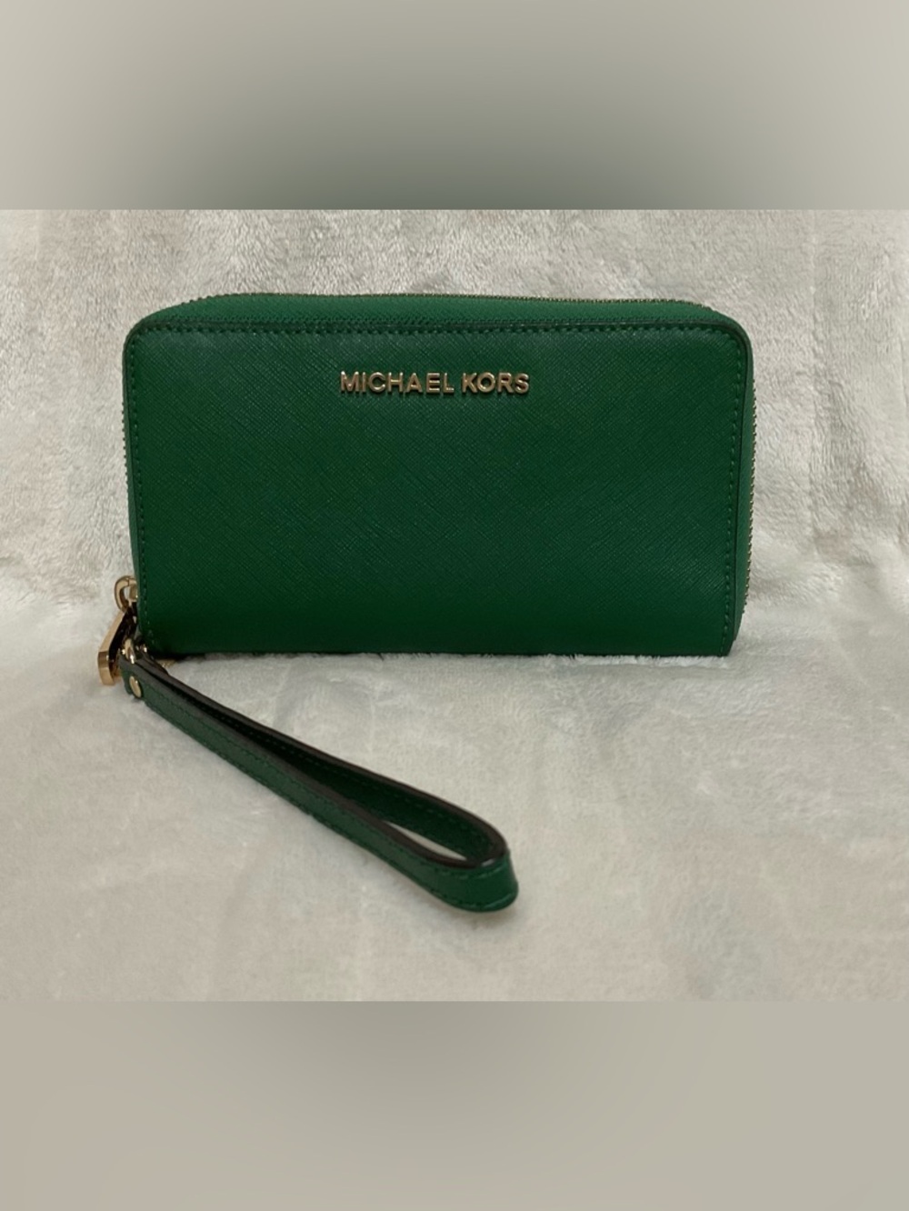 Michael Kors Jet Set Continental Saffiano Leather Wallet/Wrislet in Green